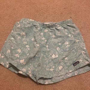 Patagonia baggies women size medium pattern